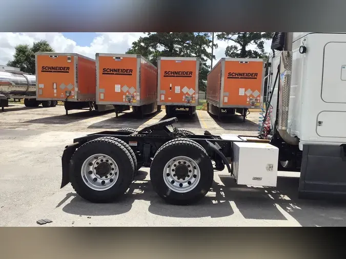 2022 Freightliner Cascadia 126f4f8795ed6472bcad1773fef404fb8f2