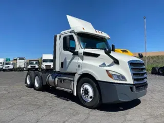 2018 Freightliner T12664ST