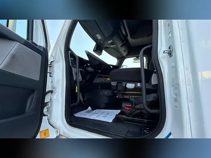 2021 FREIGHTLINER CA126