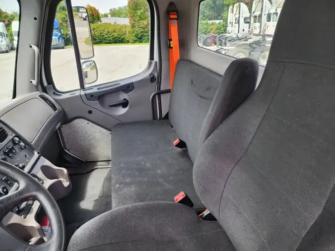 2018 FREIGHTLINER M2 106