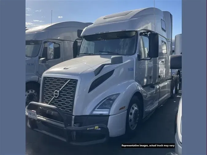 2022 VOLVO VNL860