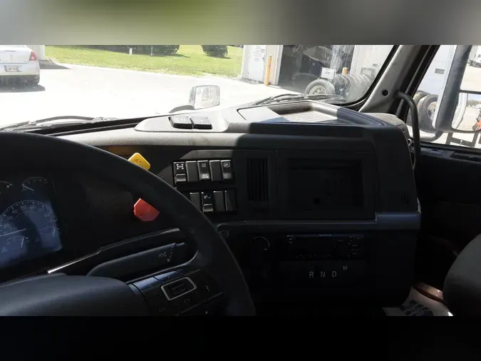 2019 Volvo VNL300