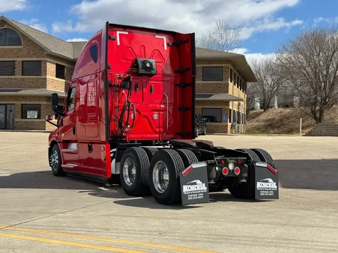 2023 FREIGHTLINER Cascadia 126