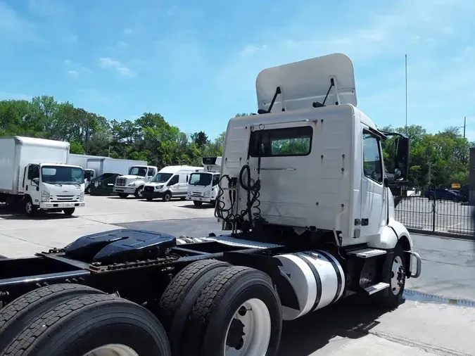 2019 VOLVO VNL64T-300