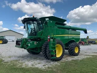 2017 John Deere S670