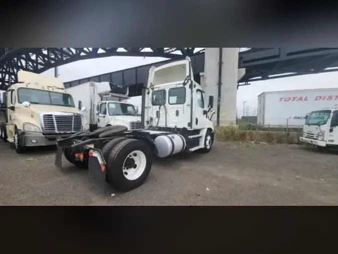 2017 FREIGHTLINER/MERCEDES CASCADIA 113