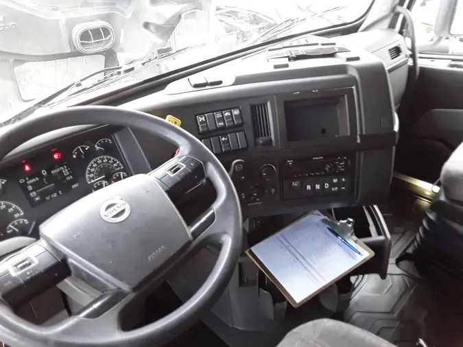2020 VOLVO VNR64T-640