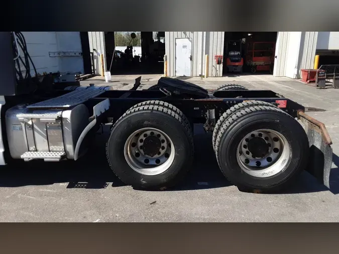 2019 Volvo VNL300f5177f8b5e1275c8cb1711f3b1665058