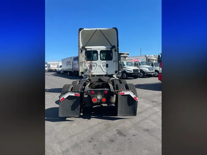 2016 FREIGHTLINER/MERCEDES CASCADIA 125