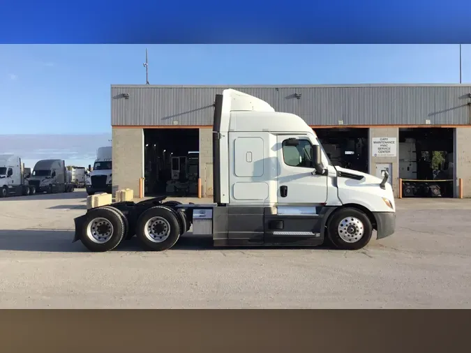 2021 Freightliner Cascadia 126