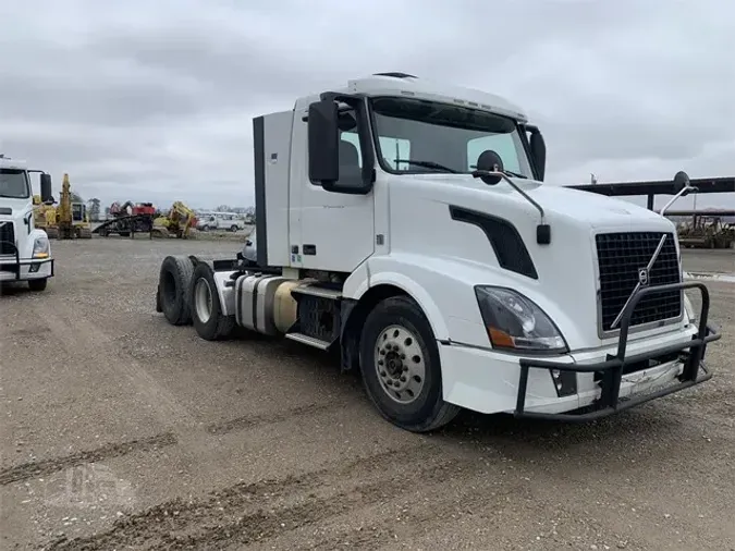 2016 VOLVO VNL64T300