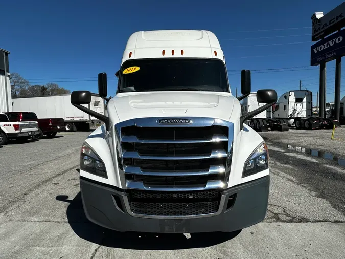 2019 Freightliner Cascadia 126