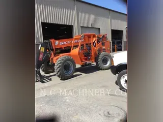 2019 JLG 8042