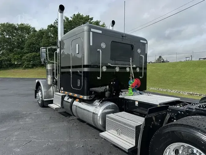 2023 PETERBILT 389
