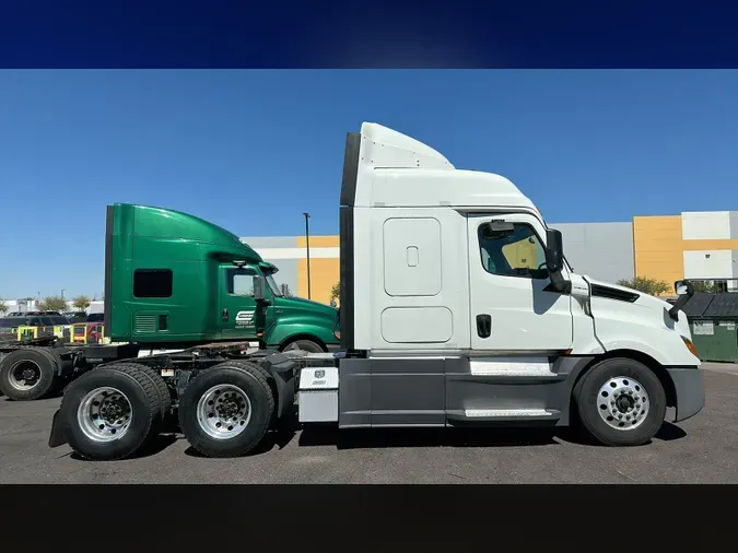 2020 Freightliner Cascadia 126