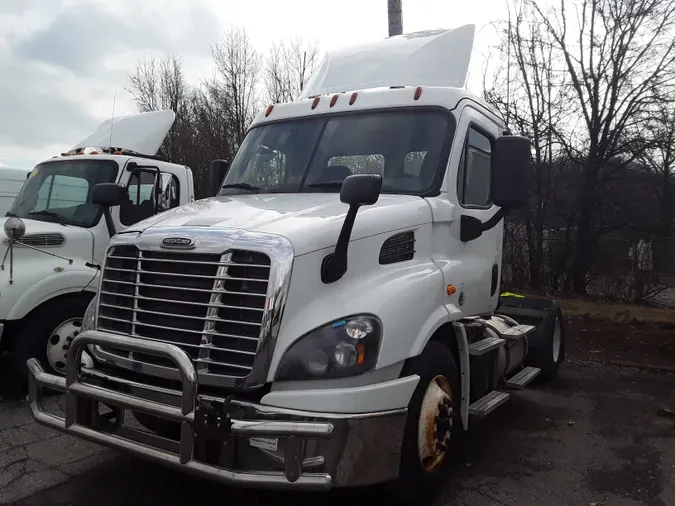 2017 FREIGHTLINER/MERCEDES CASCADIA 113f5326204644b3cf48be234a64e3f6138