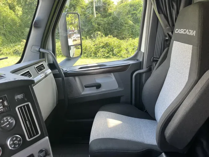 2020 Freightliner Cascadia