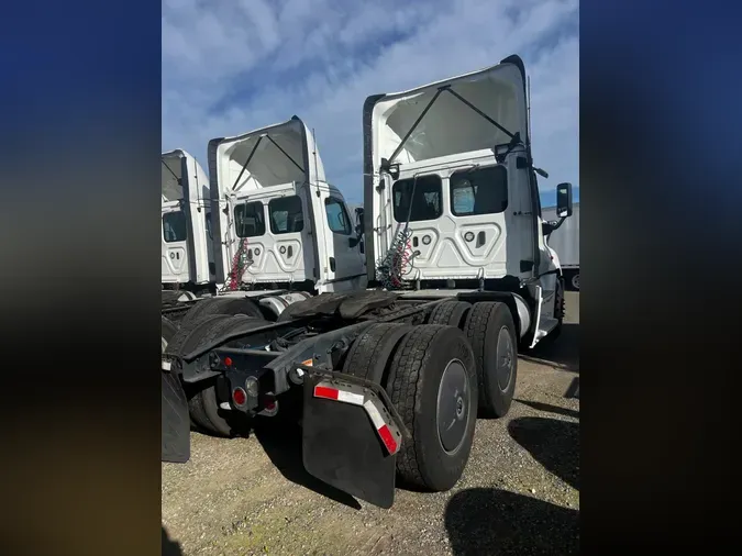 2020 FREIGHTLINER/MERCEDES CASCADIA 125