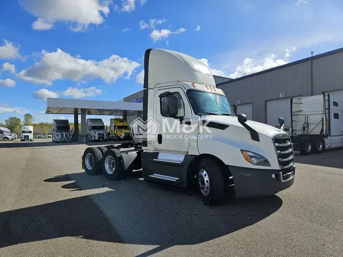 2019 FREIGHTLINER CASCADIA CA126