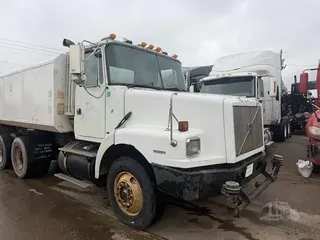 1998 VOLVO WG64T