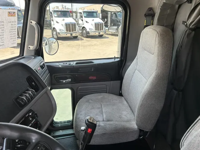 2023 Peterbilt 389