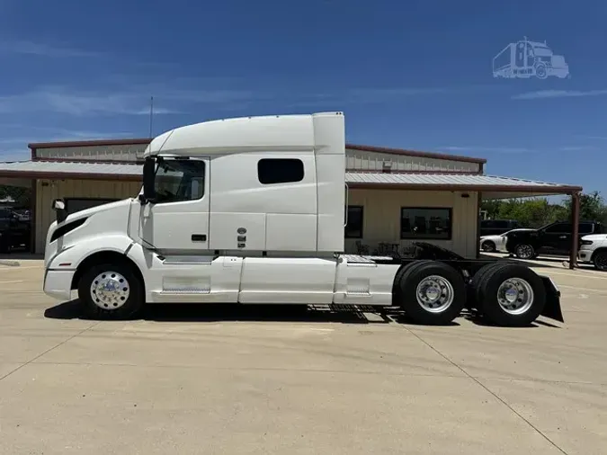 2021 VOLVO VNL64T740