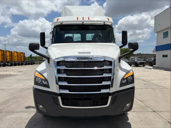 2022 Freightliner Cascadia 126f549a44a657a64b326d3c4197221bad9