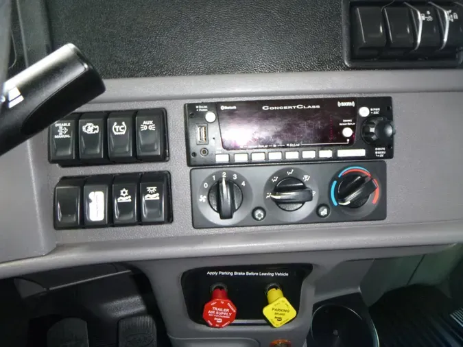 2023 Peterbilt 389