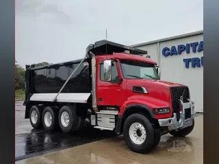 2022 VOLVO VHD84F300