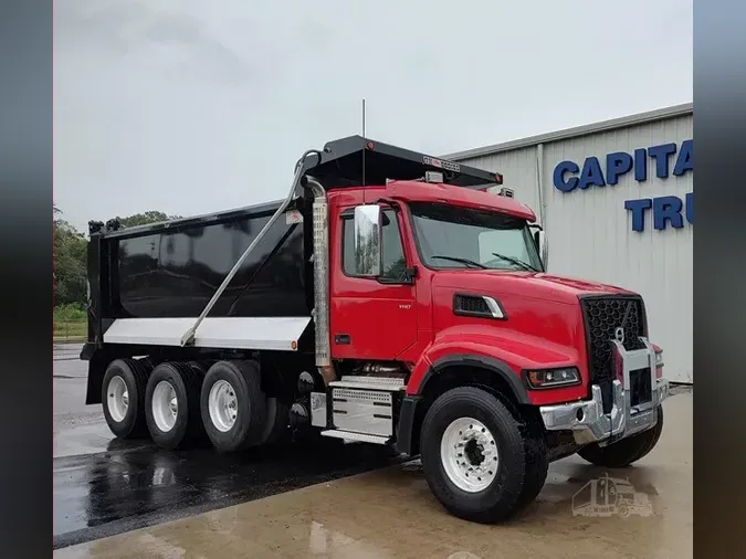 2022 VOLVO VHD84F300