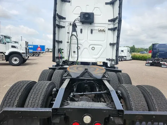 2021 FREIGHTLINER Cascadia 126