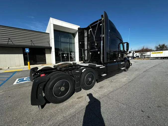 2022 VOLVO VNL64T760