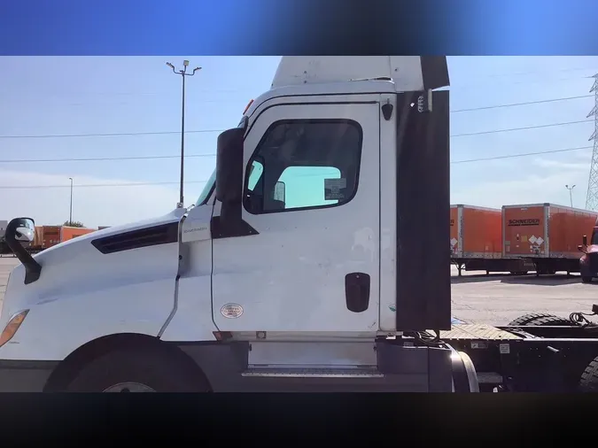 2020 Freightliner Cascadia 126
