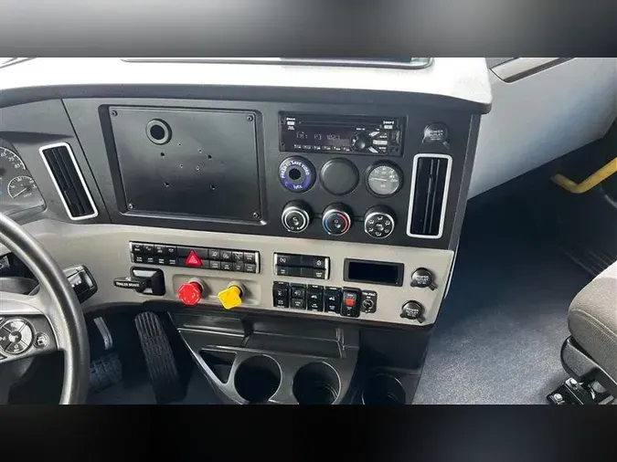 2021 FREIGHTLINER CA126