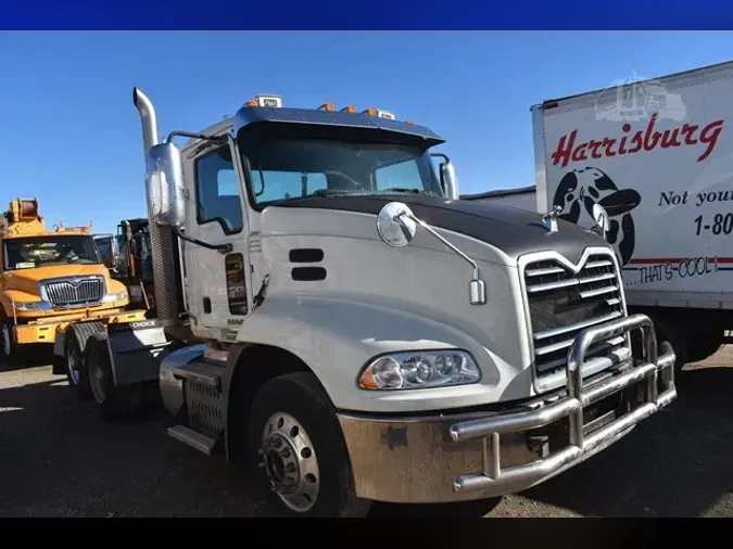 2017 MACK PINNACLE CXU613