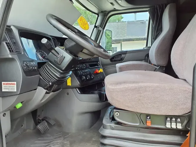 2019 NAVISTAR INTERNATIONAL LT625 SLPR CAB