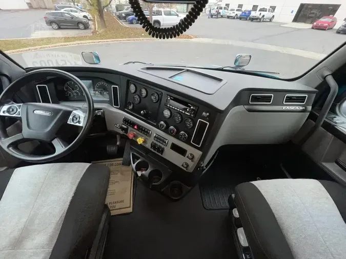 2022 FREIGHTLINER Cascadia 126