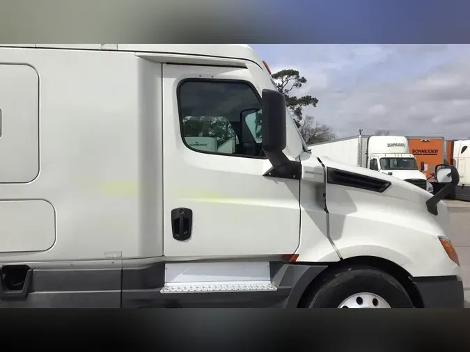 2021 Freightliner Cascadia 126