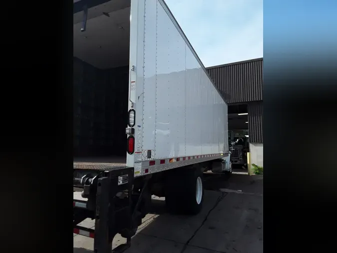 2016 FREIGHTLINER M2 106