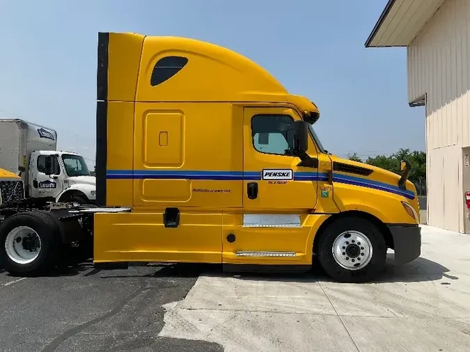 2019 Freightliner T12664ST