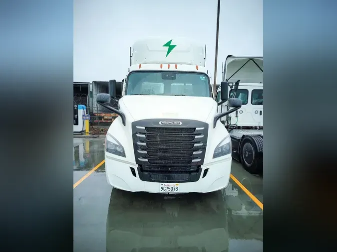 2024 FREIGHTLINER eCASCADIA 116