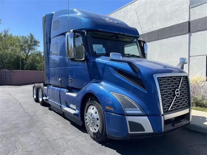 2019 VOLVO VNL760