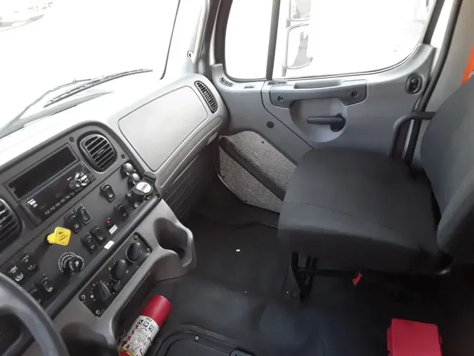 2021 FREIGHTLINER/MERCEDES M2 106