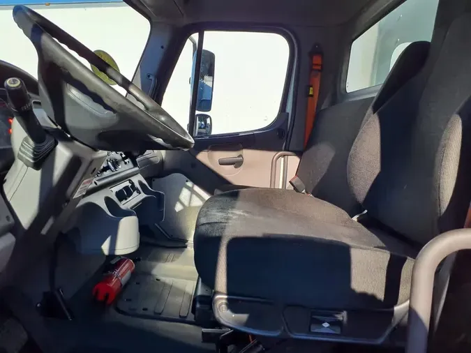 2019 FREIGHTLINER/MERCEDES M2 106f58659ff61a76f934de5af5c7f4c02c8
