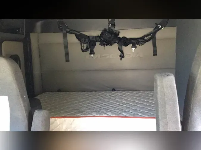 2021 Freightliner Cascadia 126