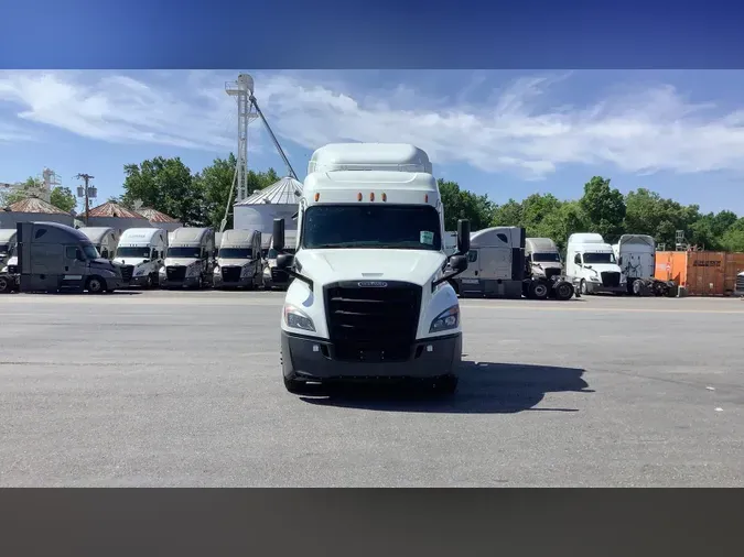 2021 Freightliner Cascadia 126