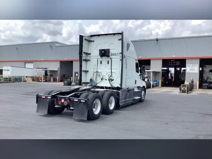 2020 Freightliner Cascadia 126