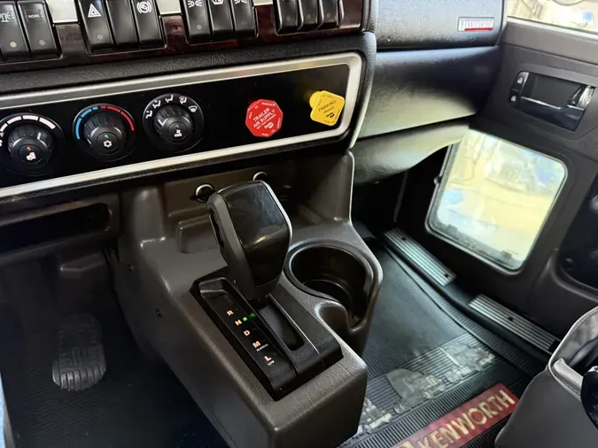 2023 Kenworth W900