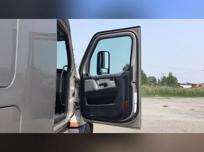 2021 Freightliner Cascadia 126