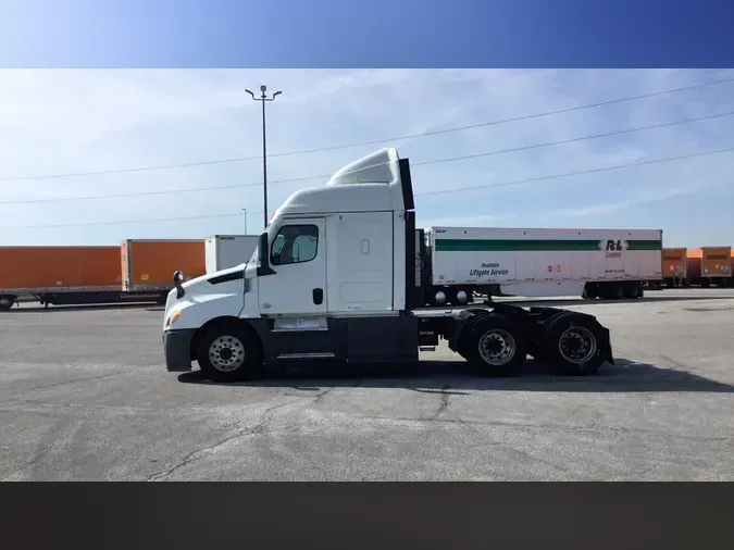 2021 Freightliner Cascadia 126